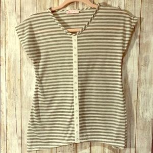 I love pinc gray and white striped T-shirt